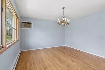 4 Columbine Avenue S, Hampton Bays, NY 11946 - Photo 4