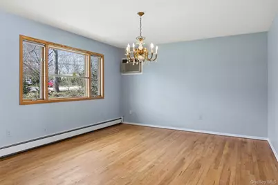 4 Columbine Avenue S, Hampton Bays, NY 11946 - Photo 10