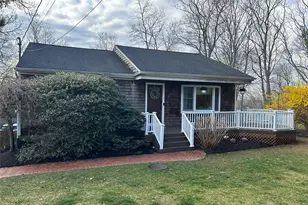 40 Clubhouse Dr, Rocky Point, NY 11778 - Photo 2