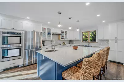 360 Woodside Avenue, Bellport, NY 11713 - Photo 6