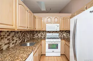 762 Birchwood Park Dr, Middle Island, NY 11953 - Photo 8