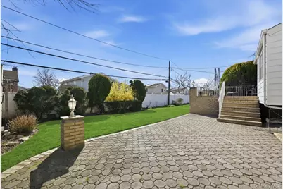 34 Bonnie Drive, Westbury, NY 11590 - Photo 28