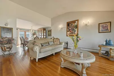 34 Bonnie Drive, Westbury, NY 11590 - Photo 6