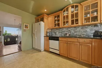 34 Bonnie Drive, Westbury, NY 11590 - Photo 10