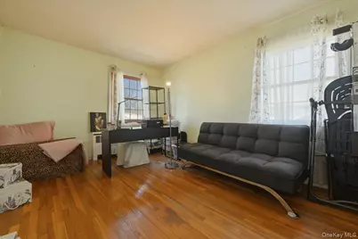 34 Bonnie Drive, Westbury, NY 11590 - Photo 20
