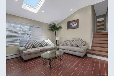 73 E Beach Promenade, Lindenhurst, NY 11757 - Photo 12