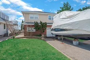 73 E Beach Promenade, Lindenhurst, NY 11757 - Photo 4