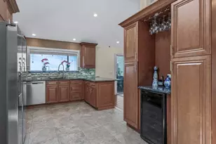 73 E Beach Promenade, Lindenhurst, NY 11757 - Photo 6