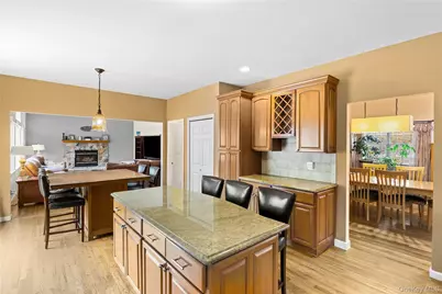 287 Dayton Avenue, Manorville, NY 11949 - Photo 10