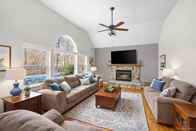 287 Dayton Avenue, Manorville, NY 11949 - Photo 14