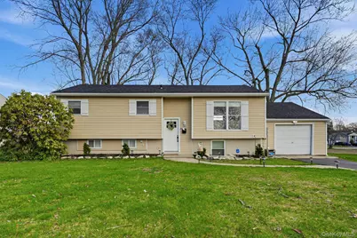 2903 Sipp Avenue, Medford, NY 11763 - Photo 2