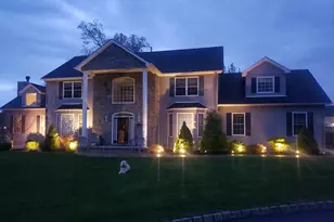 104 Winding Brook Ct, Cornwall, NY 12553 - Photo 2