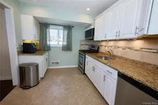 390 Town Line Rd, Commack, NY 11725 - Photo 4