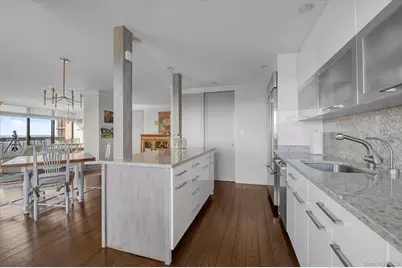 27010 Grand Central Parkway #30V, Floral Park, NY 11005 - Photo 10