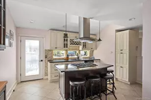 5 Erlwein Ct, Massapequa, NY 11758 - Photo 6
