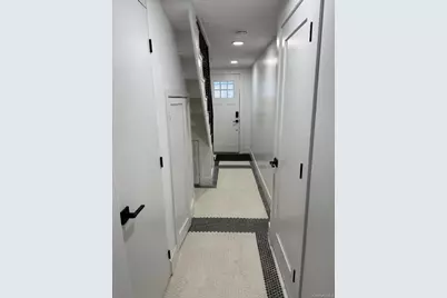 3939 Crescent Street, Long Island City, NY 11101 - Photo 2