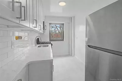 21-85 34th Ave #3B, Astoria, NY 11106 - Photo 1