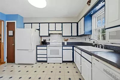 41 N Country Road, Shoreham, NY 11786 - Photo 10