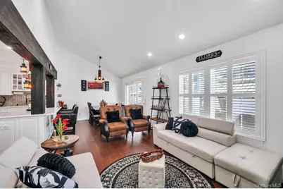 4 Beech Street, Central Islip, NY 11722 - Photo 8