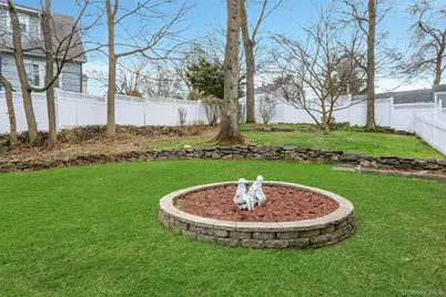 260 Roundhill Drive, Yonkers, NY 10710 - Photo 24