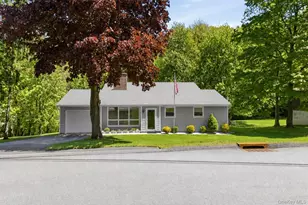 18 Collier Dr E, Carmel, NY 10512 - Photo 2
