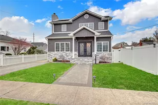 8 Vernon St, Farmingdale, NY 11735 - Photo 2