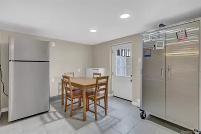 8 Vernon Street, Farmingdale, NY 11735 - Photo 22