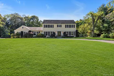7 Shady Meadow Lane, Syosset, NY 11791 - Photo 2