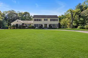 7 Shady Meadow Ln, Syosset, NY 11791 - Photo 2
