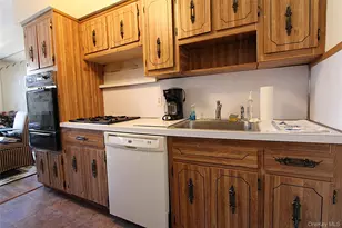 60-60 69th Pl, Maspeth, NY 11378 - Photo 10