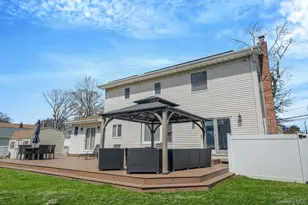 528 Mollie Blvd, Holbrook, NY 11741 - Photo 30