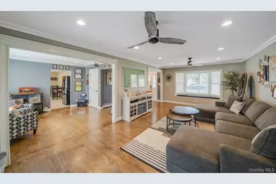 528 Mollie Boulevard, Holbrook, NY 11741 - Photo 6