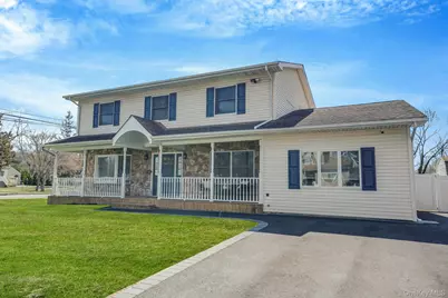 528 Mollie Boulevard, Holbrook, NY 11741 - Photo 2