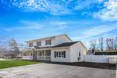 528 Mollie Boulevard, Holbrook, NY 11741 - Photo 2