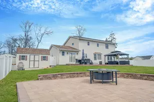 528 Mollie Blvd, Holbrook, NY 11741 - Photo 28