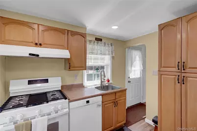 35 E 12th Street, Huntington Station, NY 11746 - Photo 18