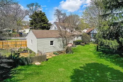 35 E 12th Street, Huntington Station, NY 11746 - Photo 32