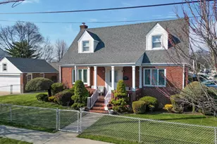 1102 Phoebe St, Franklin Square, NY 11010 - Photo 2