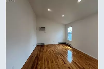 25 Norwood Road #Left, Port Washington, NY 11050 - Photo 10