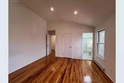 25 Norwood Road #Left, Port Washington, NY 11050 - Photo 14