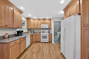 37 Maplewood Blvd, Suffern, NY 10901 - Photo 14