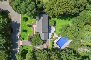 9 Maureen Dr, Mount Sinai, NY 11766 - Photo 2