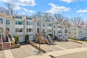 240-46 Oak Park Dr, Little Neck, NY 11362 - Photo 28
