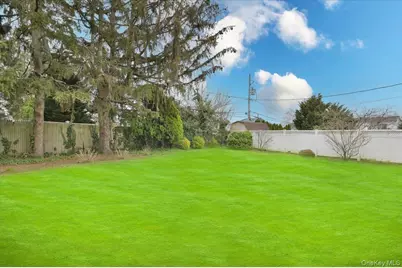 43 Flagstone Lane, Westbury, NY 11590 - Photo 18