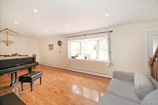 43 Flagstone Ln, Westbury, NY 11590 - Photo 4