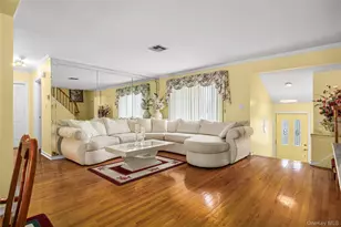 21 Darewood Ln, Valley Stream, NY 11581 - Photo 4