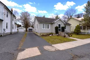 10 Bartlett St, Ellenville, NY 12428 - Photo 2