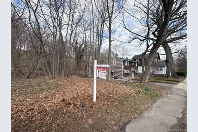 471 Community Drive, Manhasset, NY 11030 - Photo 2