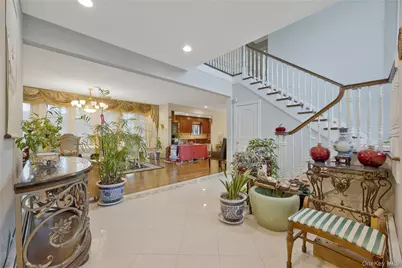 8 Percheron Lane, Roslyn Heights, NY 11577 - Photo 4