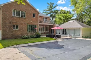 8 Percheron Ln, Roslyn Heights, NY 11577 - Photo 26